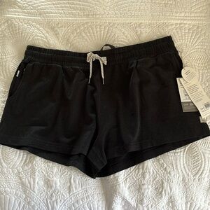 Vuori Halo Performance Shorts Size XL NWT Black Heather
